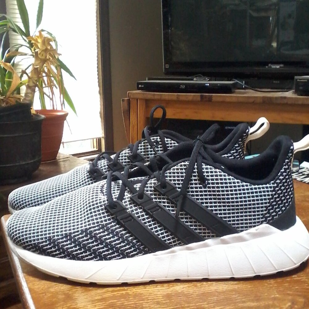 Adidas Cloudfoam mens running/walking shoe  size 10